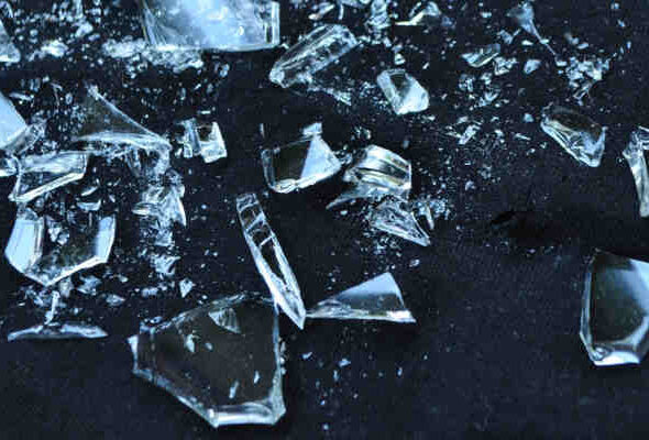 glas op dansvloer letselschade