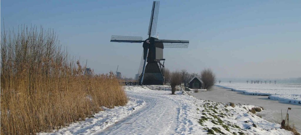 botsing door gladheid, ongeluk door sneeuw, botsing door ijsel, weg niet gestrooid, auto ongeluk door gladheid, botsing door sneeuw, weg glad 