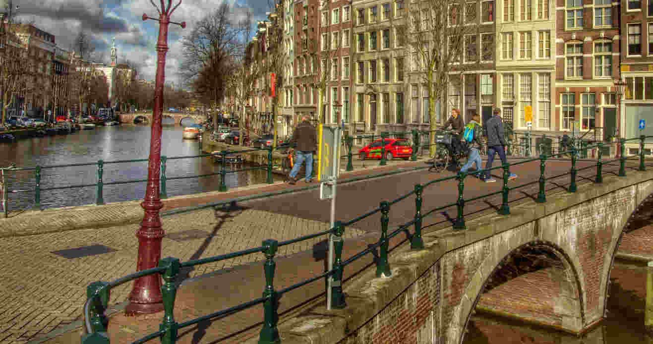 Val voetganger trottoirband, Val voetganger trottoir, struikelen troittoir