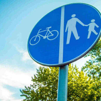 Aansprakelijkheid voor ontbreken verkeersbord of waarschuwingsbord