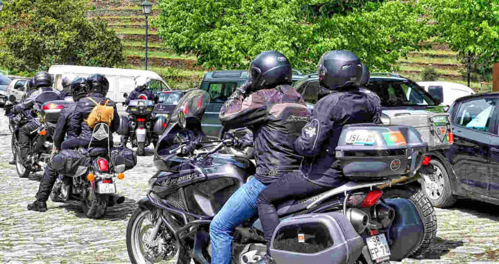 Letselschade door aanrijding binnen groep motorrijders