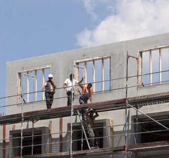 Arbeidsongeluk val door plafond