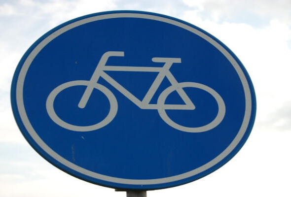 Aanrijding e-bike en scooter op voetpad waar fietsen is toegestaan, Rechtbank Rotterdam 8 april 2025, ECLI:NL:RBROT:2025:4347
