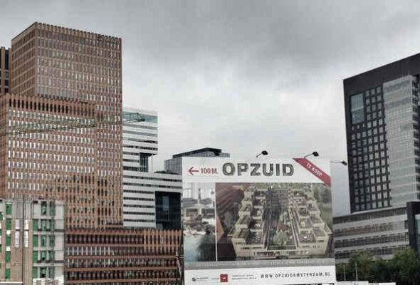 Fietser valt door gladde tegels en verhoging, Rechtbank Amsterdam 11 juli 2025, ECLI:NL:RBAMS:2025:6802