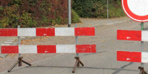 Aanrijding door schrikhek op de openbare weg, wat is een schrikhek, Rechtbank Noord-Holland 8 januari 2026, ECLI:NL:RBNHO:2026:156, Rechtbank Noord-Holland 8 januari 2026, ECLI:NL:RBNHO:2026:155