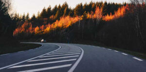 beoordeling wegpositie aanrijding binnenbocht, De beoordeling van de wegpositie na een aanrijding in een binnenbocht, Rechtbank Midden-Nederland 24 december 2025, ECLI:NL:RBMNE:2025:7076