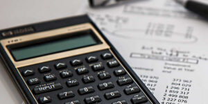 verrekenen smartengeld en bijstand, inhouden smartengeld op bijstandsuitkering, is smartengeld verantwoord in de bijstand, Mag een gemeente smartengeld verrekenen met een bijstandsuitkering, Centrale Raad van Beroep 20 januari 2026, ECLI:NL:CRVB:2026:132