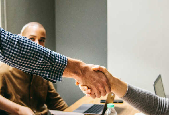 Verzekeraar wekt vertrouwen dat uitbetaling schade definitief is, artikel 7:938 BW, regresvordering in strijd met vertrouwen, Rechtbank Limburg 18 maart 2026, ECLI:NL:RBLIM:2026:2129