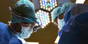 Verlies van een kans, kansschade, kansschade opleiding stoppen, opleiding chirurg niet afgerond door ongeval, Rechtbank Oost-Brabant 26 maart 2026, ECLI:NL:RBOBR:2026:2000