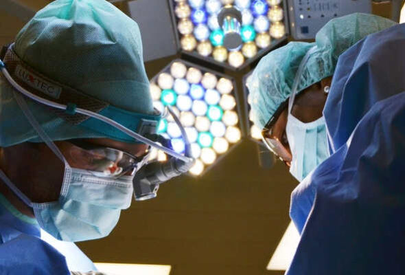 Verlies van een kans, kansschade, kansschade opleiding stoppen, opleiding chirurg niet afgerond door ongeval, Rechtbank Oost-Brabant 26 maart 2026, ECLI:NL:RBOBR:2026:2000